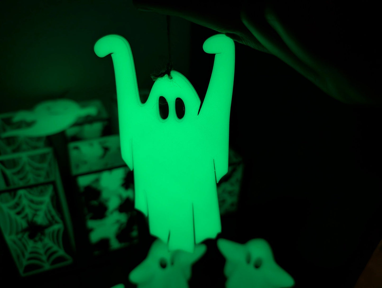 Leuchtende Halloween Geister – Selbstleuchtende Fensterdeko für Innen - DrucktWieNix - 