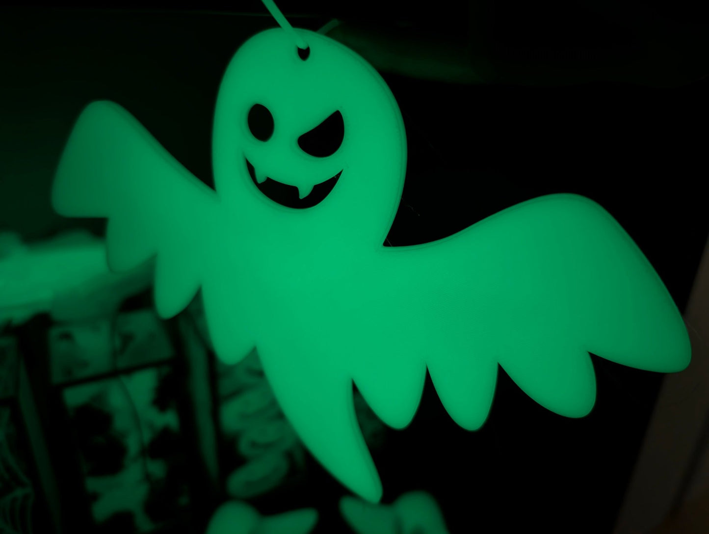 Leuchtende Halloween Geister – Selbstleuchtende Fensterdeko für Innen - DrucktWieNix - 