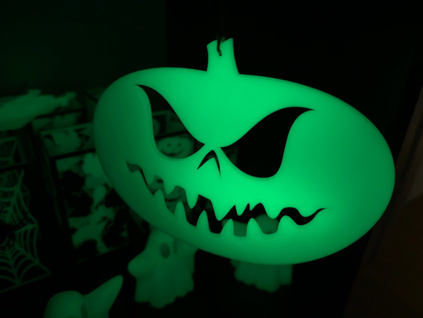 Leuchtende Halloween Geister – Selbstleuchtende Fensterdeko für Innen - DrucktWieNix - 